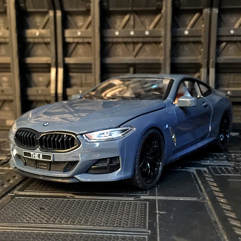 Car Model BMW M8 Alloy Metal Toy Vehicles Sound and Light Simulation kids children 1:24