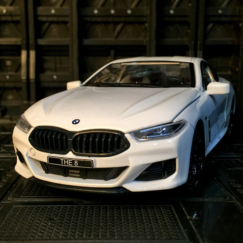 Car Model BMW M8 Alloy Metal Toy Vehicles Sound and Light Simulation kids children 1:24