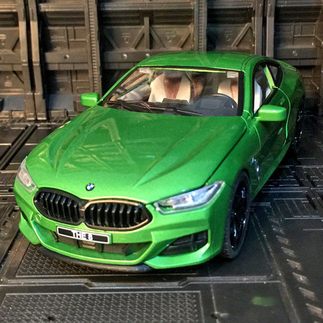 Car Model BMW M8 Alloy Metal Toy Vehicles Sound and Light Simulation kids children 1:24