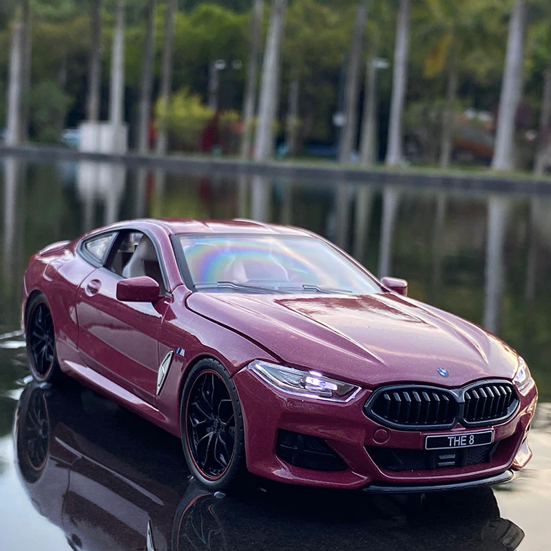 Car Model BMW M8 Alloy Metal Toy Vehicles Sound and Light Simulation kids children 1:24