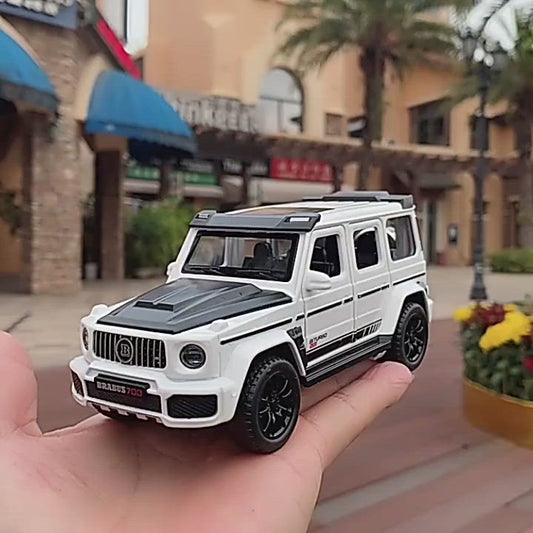 Car Model Mercedes Benz G700 G65 SUV Alloy Diecast Metal Toy Off-road Vehicles Sound Light kids Children Gift 1/32