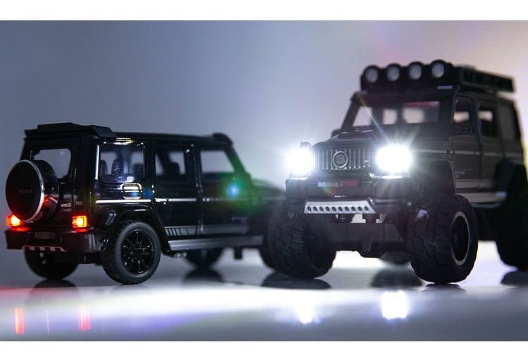 Car Model Mercedes Benz G700 G65 SUV Alloy Diecast Metal Toy Off-road Vehicles Sound Light kids Children Gift 1/32